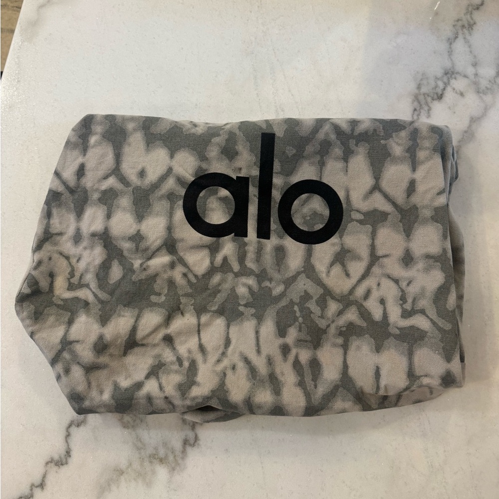 ALO Yoga Black and Gray Tote - Picture 2 of 2